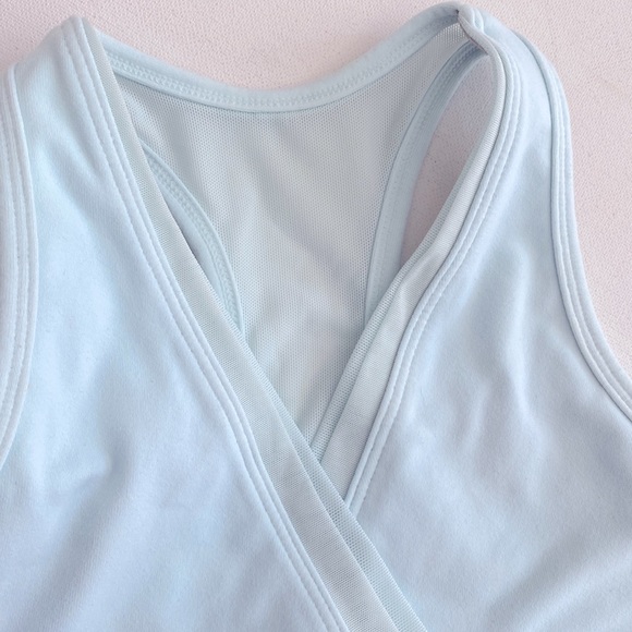 (A8) Lululemon Mint Racerback Sport Bra, Size 4 - Picture 4 of 7